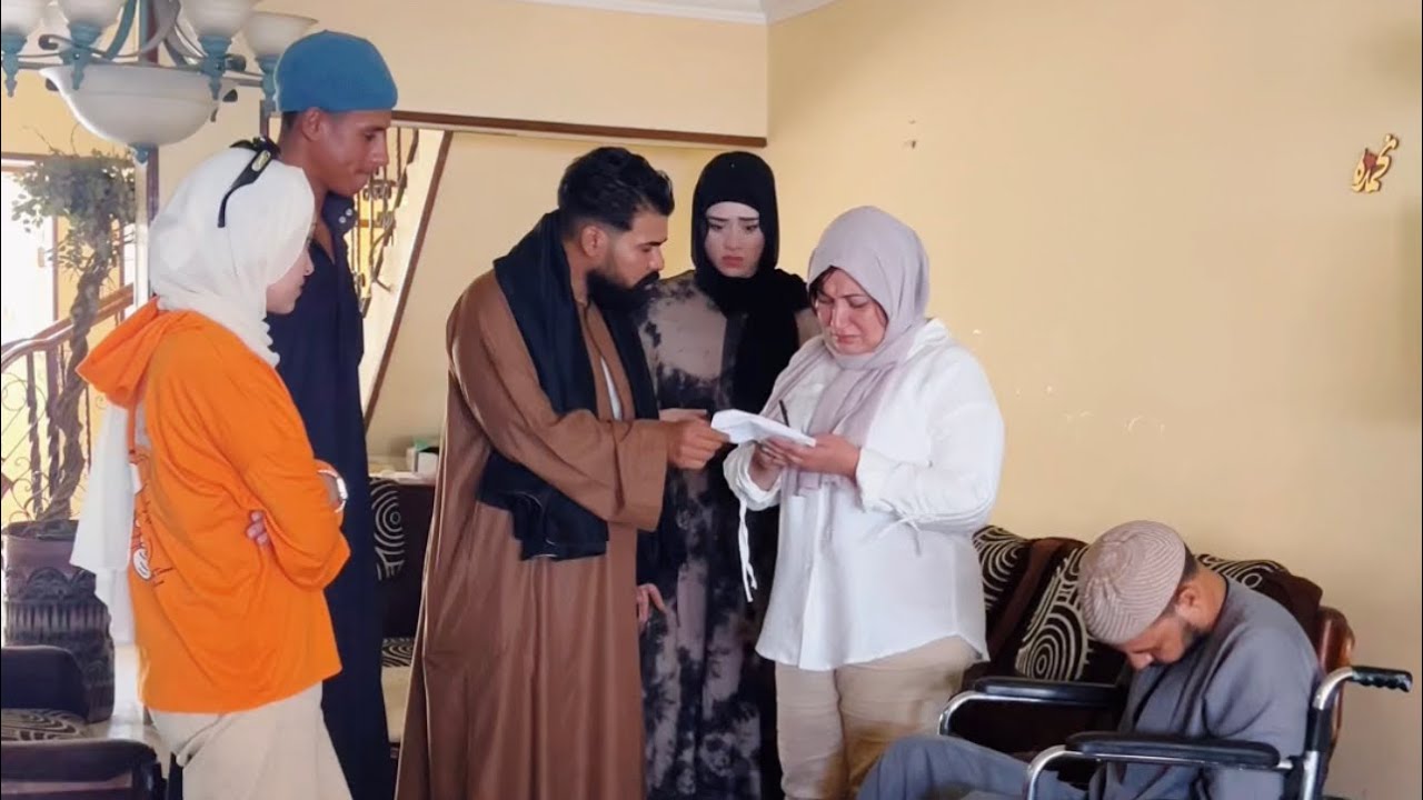 مراته خدت كل املاكه وهو عايش عشانه قاعد على كرسى واخوه لما عرف قالها لازم الحق يرجع لصحابو