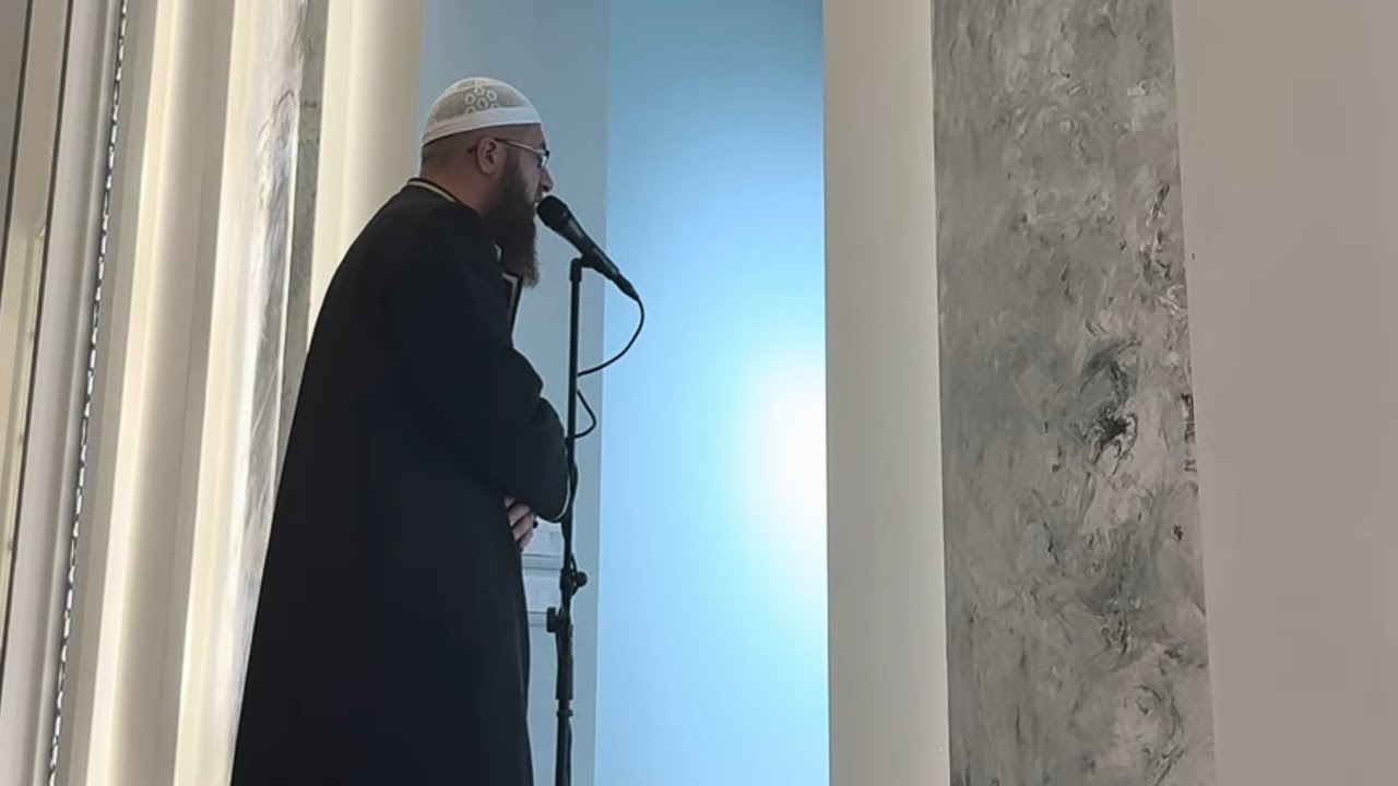 Lexim i Kuranit në namazin e akshamit nga Hoxhë Kujtim Ameti…
