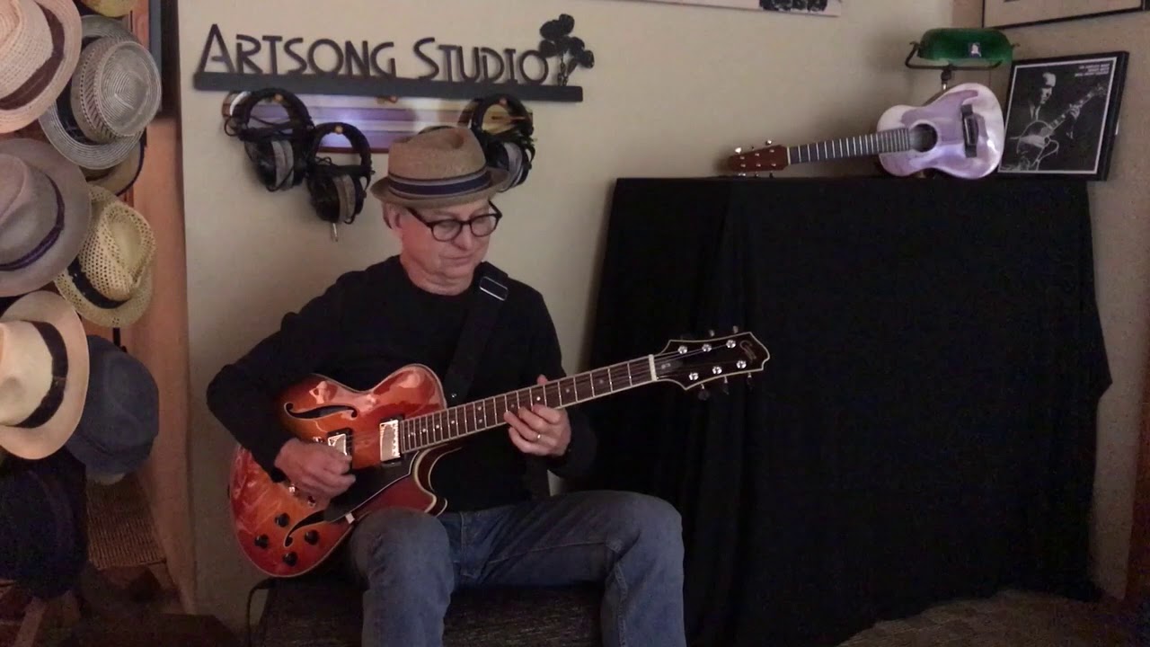 Pat Kelley demonstrating the Comins GCS-1 guitar