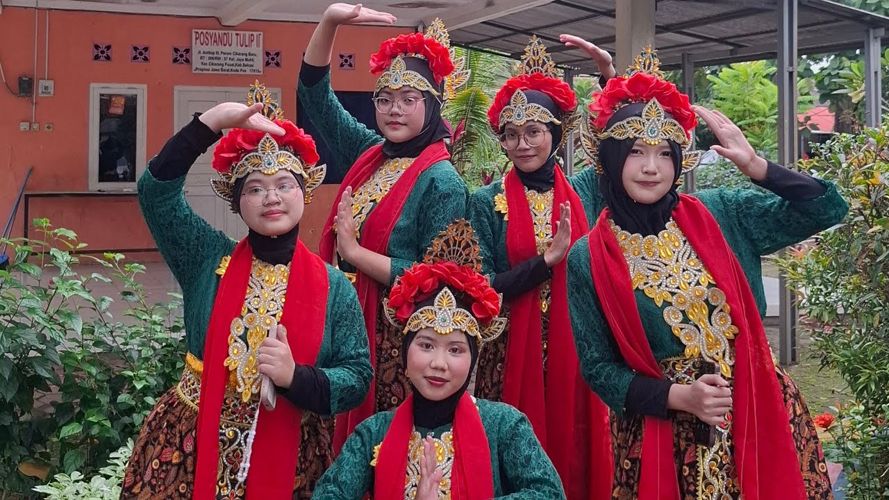 TUGAS SENBUD XI.12 KELOMPOK 3 (GANDRUNG BANDUNG)