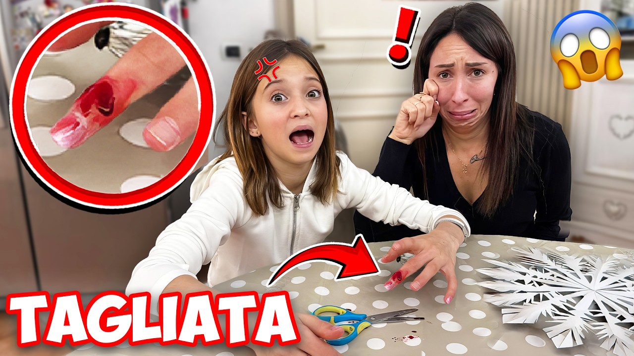 FIGLIACHIARA SI E' TAGLIATA AL DITO CON LE FORBICI! SVIENE DAL DOLORE!