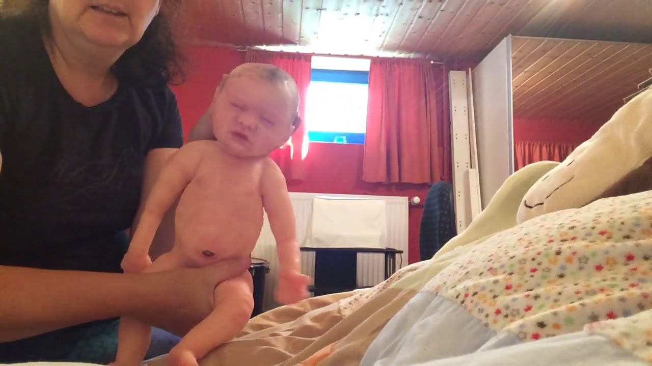 Vollsilikonbaby Melly ( Junge ).  Anziehvideo 🌷🧳🌷