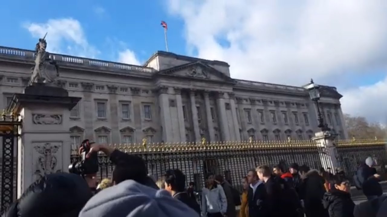 London walk: London Victoria station to Buckingham Palace London walking tour