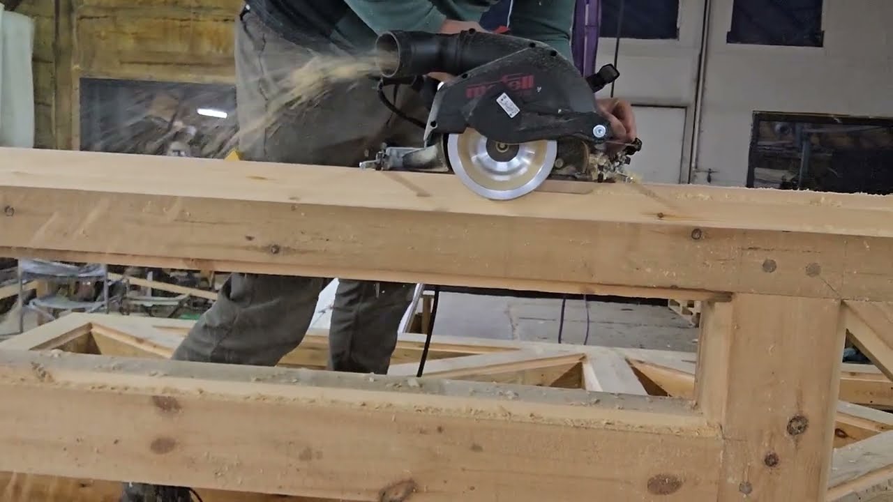 cutting a length wise groove with the Mafell NFU50 groove cutter