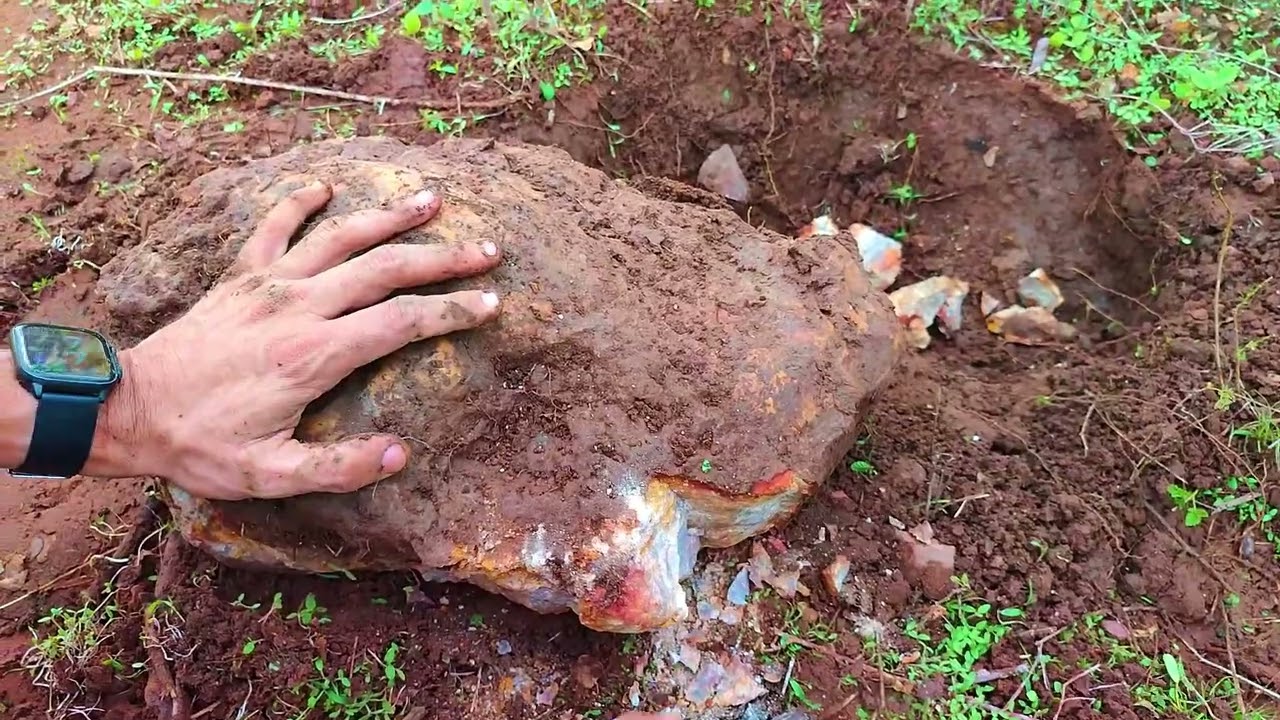 Quebrando pedra feia será o que encontramos dentro dela