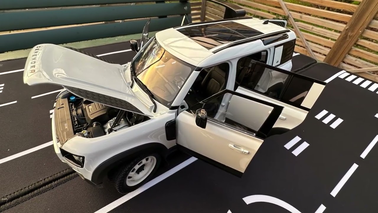 1:18 Land Rover Defender 110 2023 30th Anniversary Edition Fuji White by Almost Real [Unboxing]