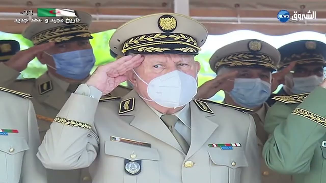 الفريق السعيد شنقريحة يلقي النظرة الأخيرة على جثمان اللواء ناموس حميدو بمستشفى عين النعجة