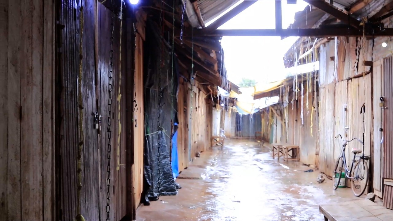 WAFANYABIASHARA MBOZI WAFUNGA MADUKA WAGOMEA KODI YA SERIKALI, DC ATOA UFAFANUZI