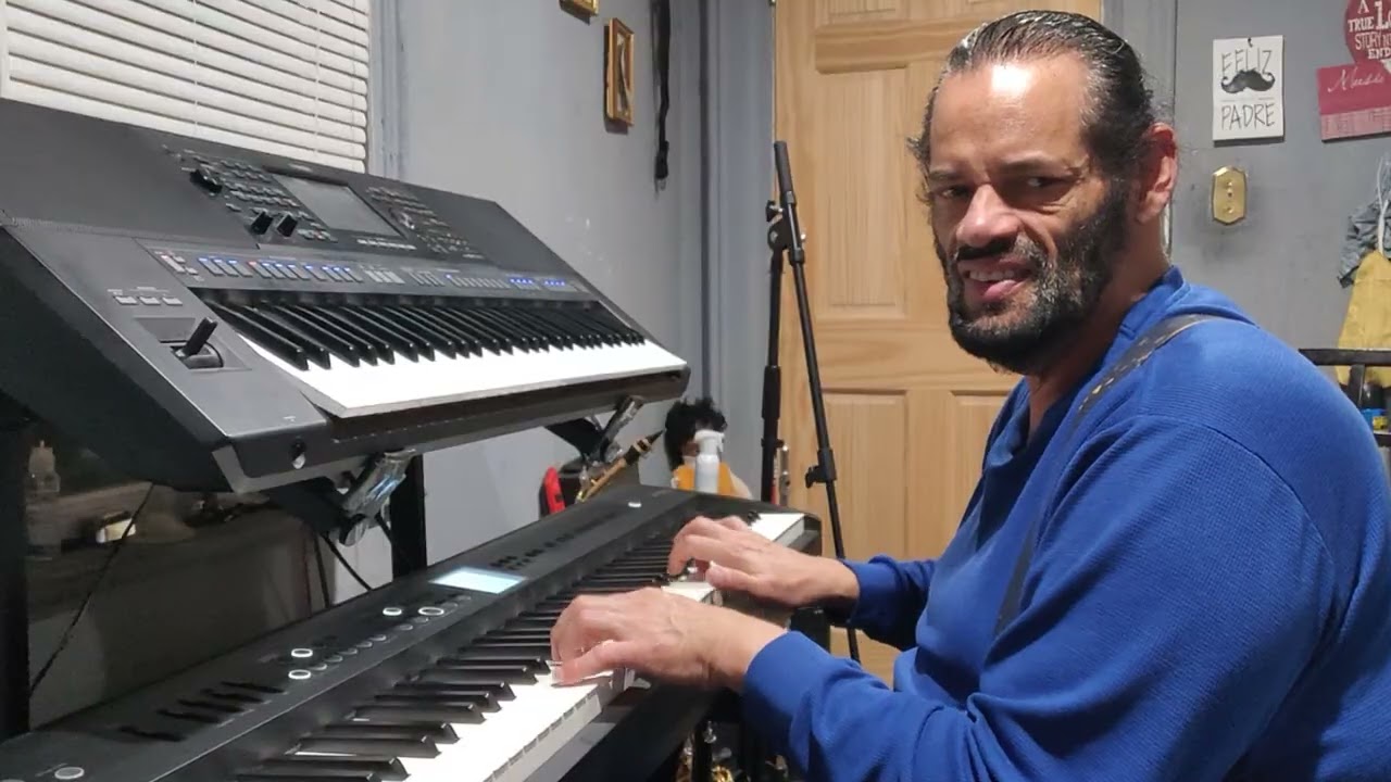 Yamaha PSR 920 sx versus Roland EF50 beautiful combination ray rios