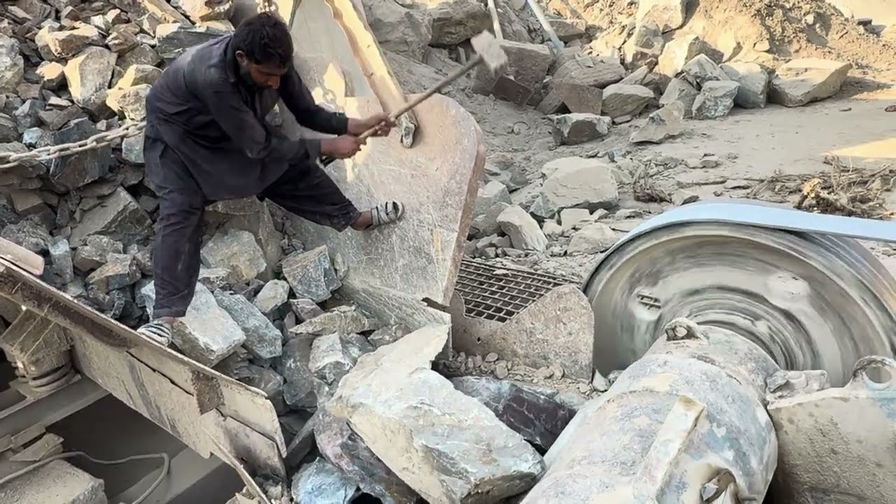 How to Stone Crusher Works? &ge; Powerful Jaw Crusher in Action - Crushing Hard Rocks!&rdquo;#trending #rock 