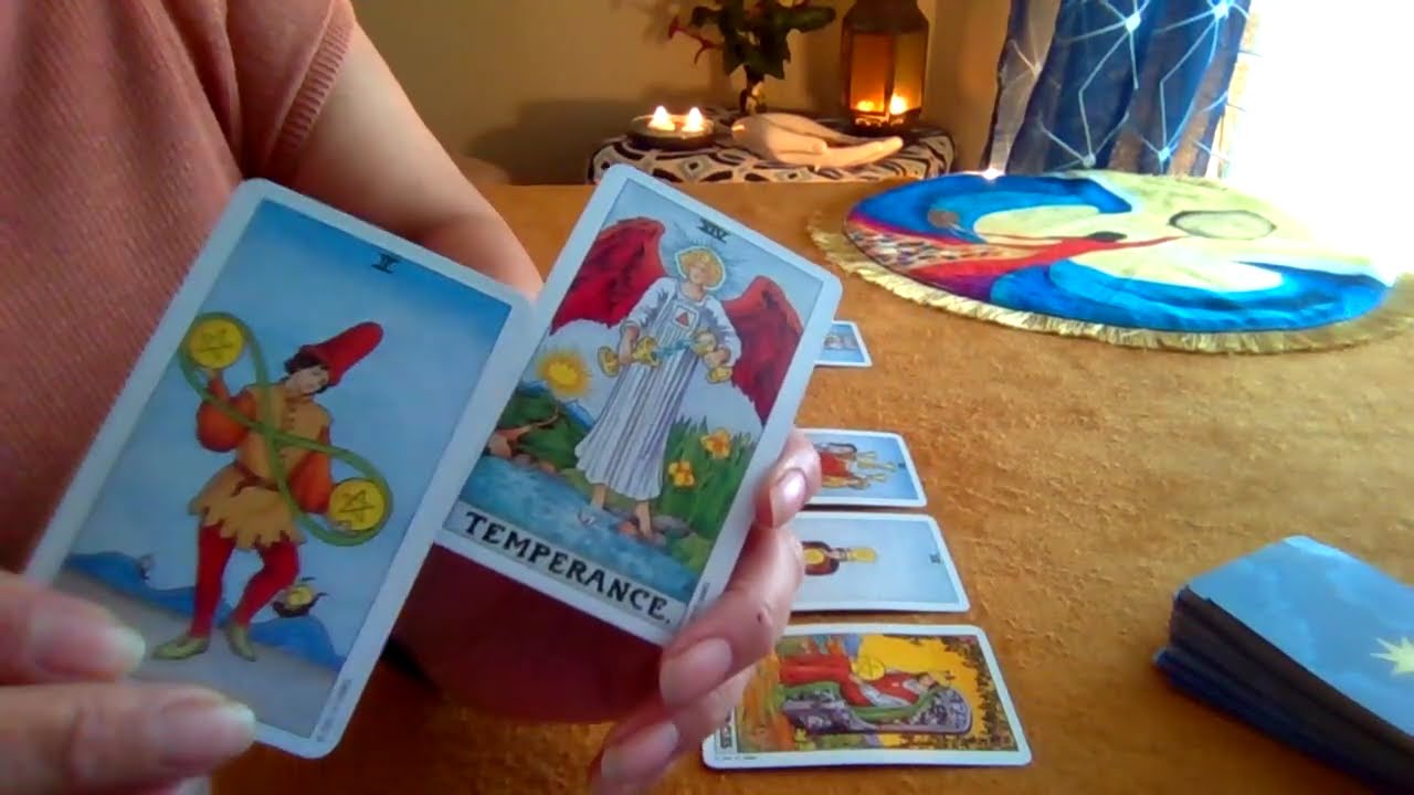 queen of pentacles, pay attention to the landscape and the view