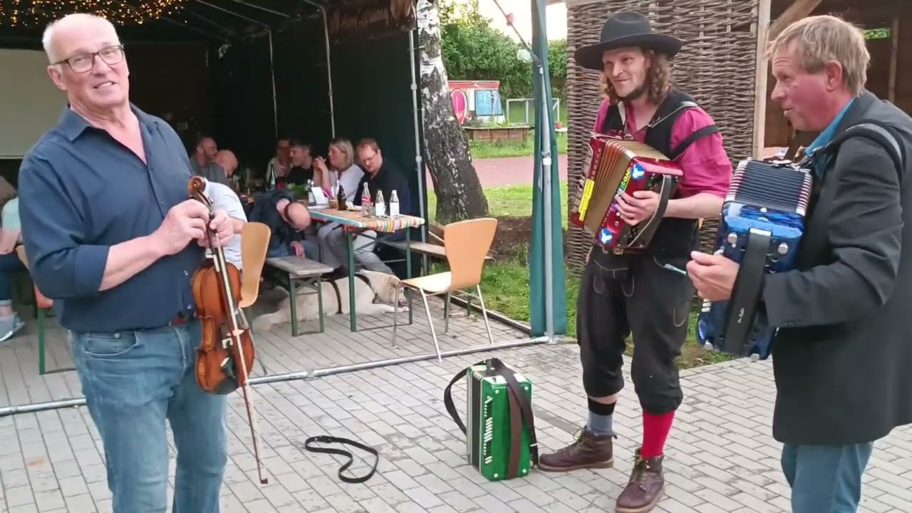 Wir sind des Geyers Schwarze Haufen - Philipp = Harmonica - Hans = Violine - Jörg = Accordion Kassel
