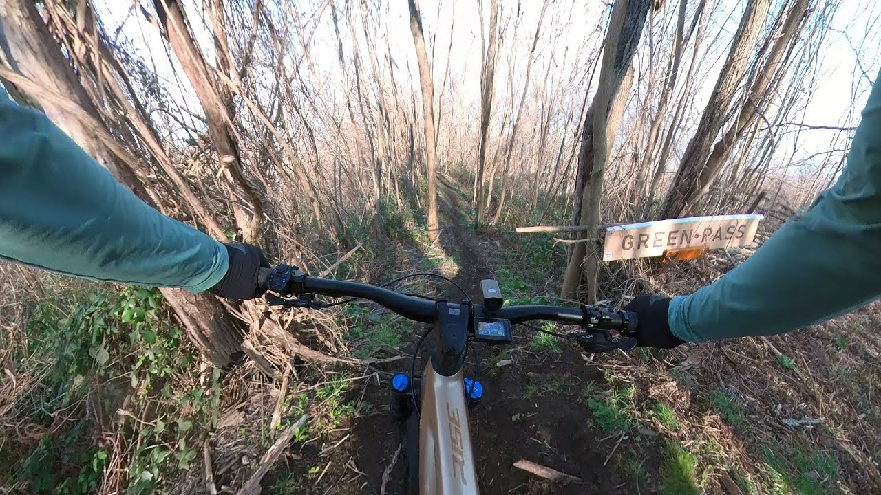 Sentiero altamente tecnico: GreenPass con Rock'n'Roll e Predator. #downhillmtb #vesuvio #montesomma