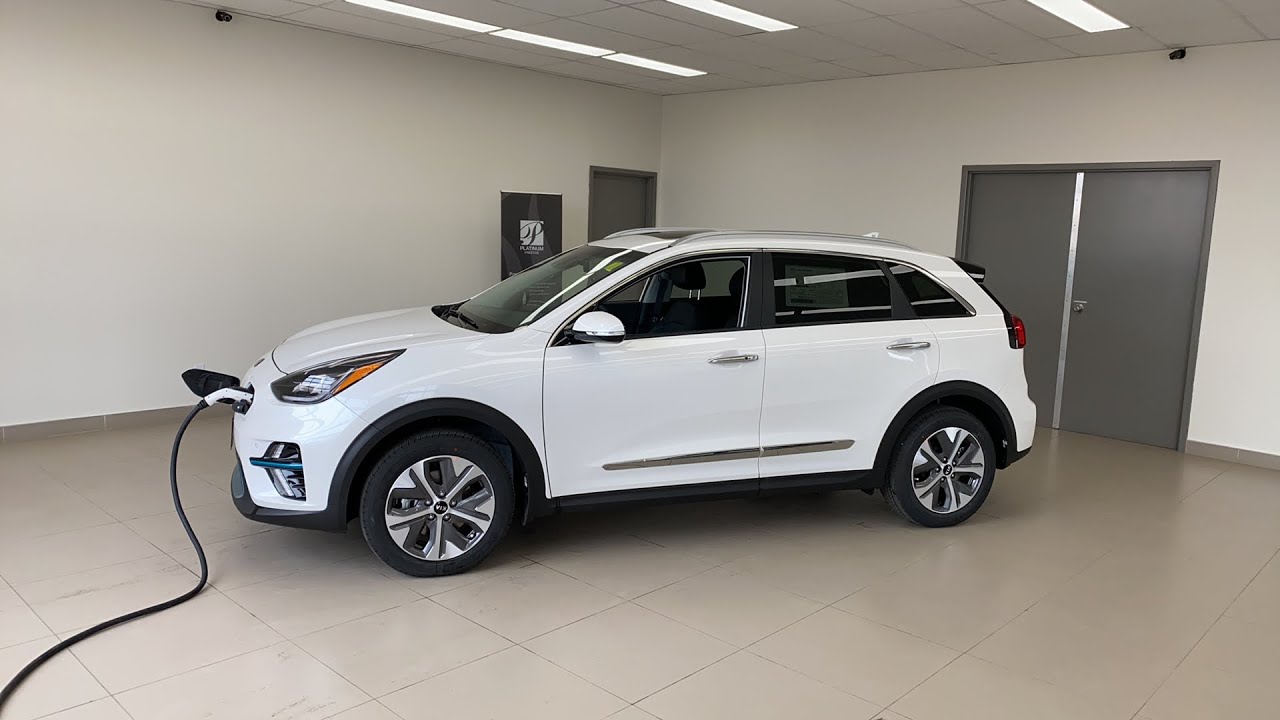 LIVE: Wait for the Kia EV6 or buy a Kia Niro today? Let's discuss!