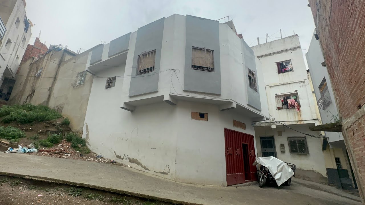 دار للبيع في مغوغة كبيرة كراج وطبقة جوج فرشادة 0630298833