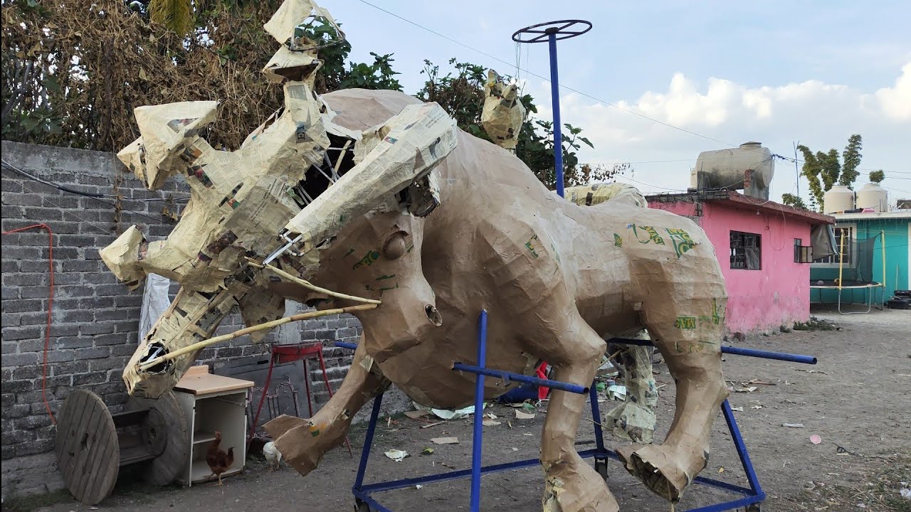 UN VISTAZO A LOS PREPARATIVOS DE ALGUNOS TOROS PIROTECNICOS QUE ESTARÁN ESTE 8/3/2025 EN TULTEPEC