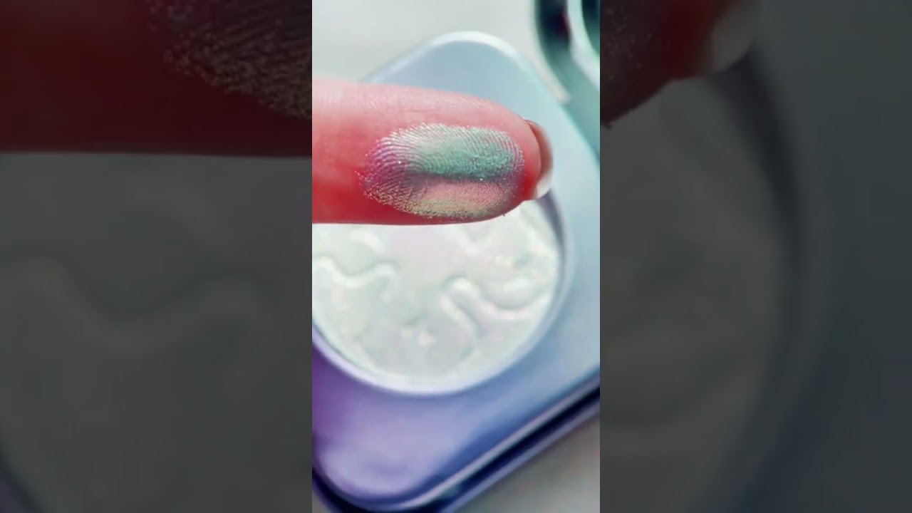 Kaleidos Makeup Space Age Highlighter + Swatch ! SO PIGMENTED