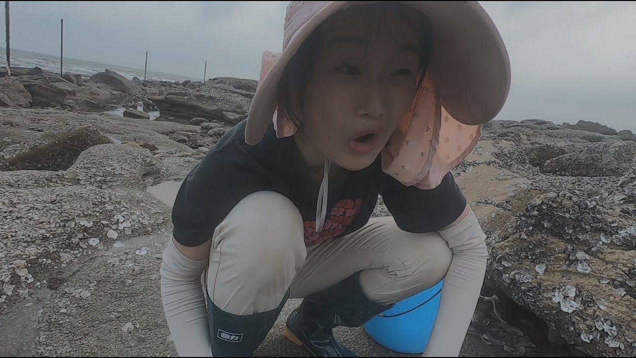 豬豬發現大貨越抓越害怕，叫老爸幫忙才松了一口氣，被咬出陰影了