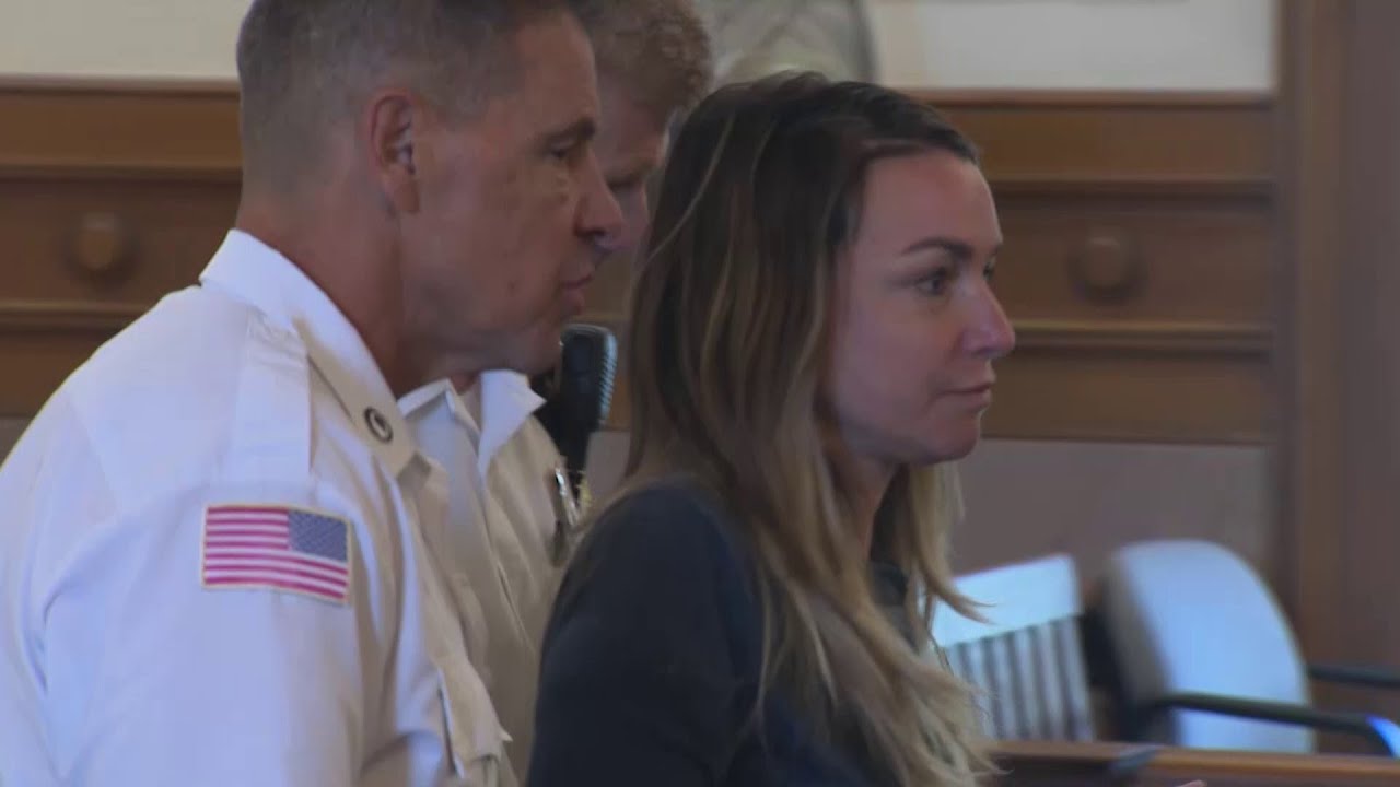 Girlfriend pleads not guilty to officer's murder