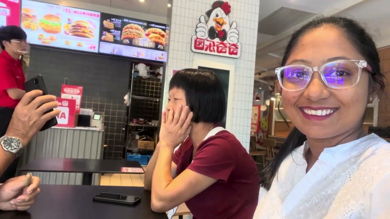 චීන හොස්පිටල් එකේදි අද මට වෙච්ච දේවල් KFC ත් ගියා | Crispy & Juicy Chicken eating at KFC China