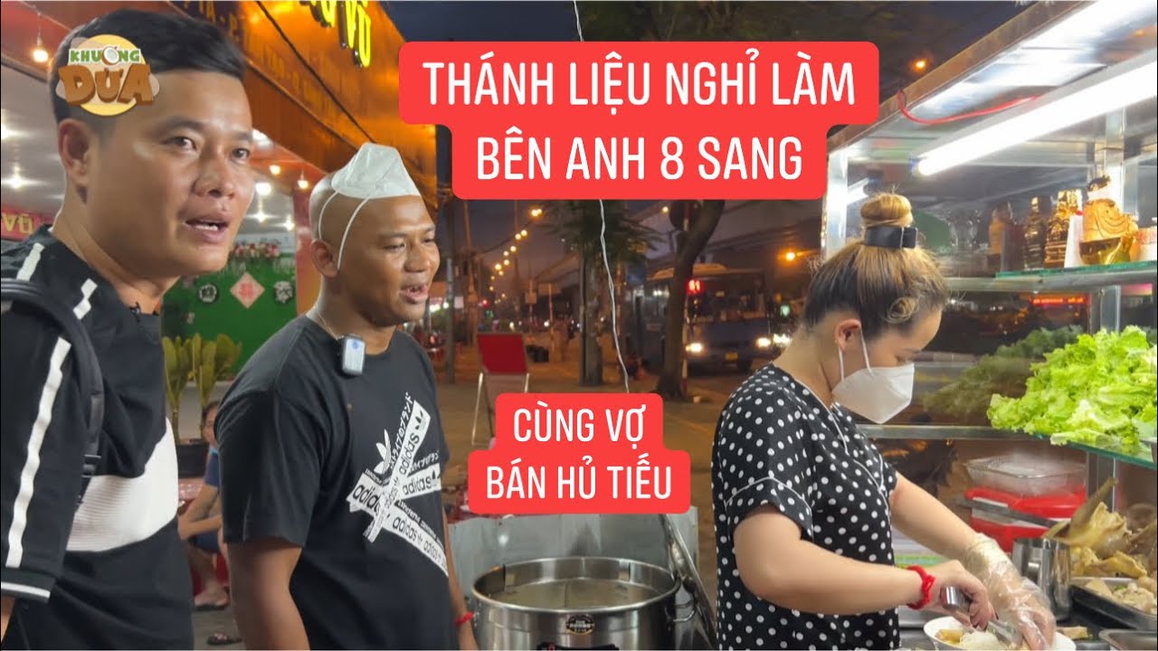 Thánh Liệu “chia tay” 8 Sang, cùng vợ xinh đẹp bán hủ tiếu, lâu lâu gặp Khương Dừa ghẹo cười bể bụng