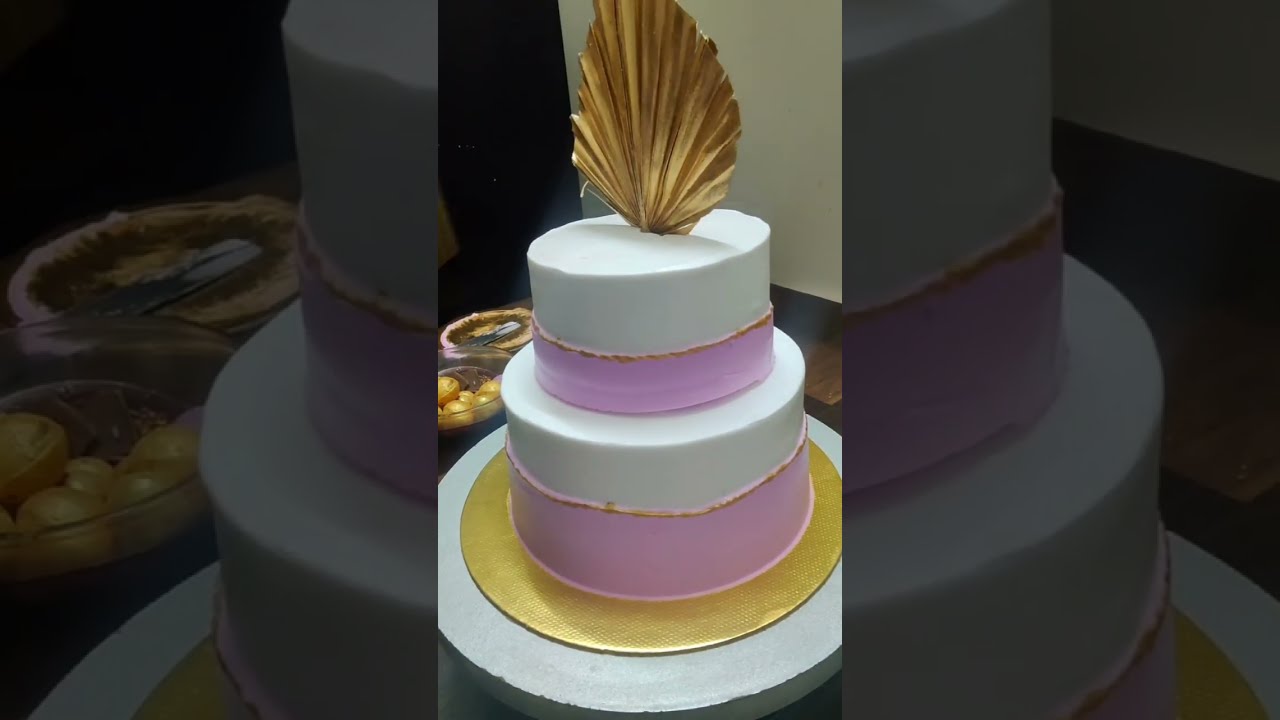 cake decorating video #cakedecorating #cakes #cakeoftheday #cakedesign #twotirecake #cakeoftheday