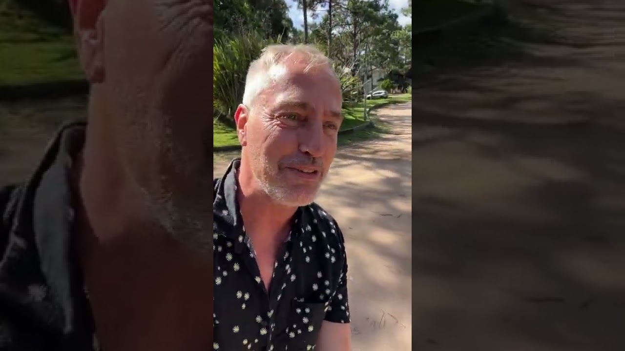 Mirko pasea al perro