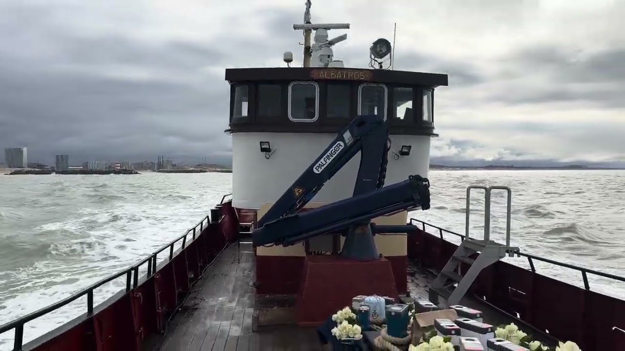 Uitvaart met een schip op zee vanuit Scheveningen 15 oktober 2025