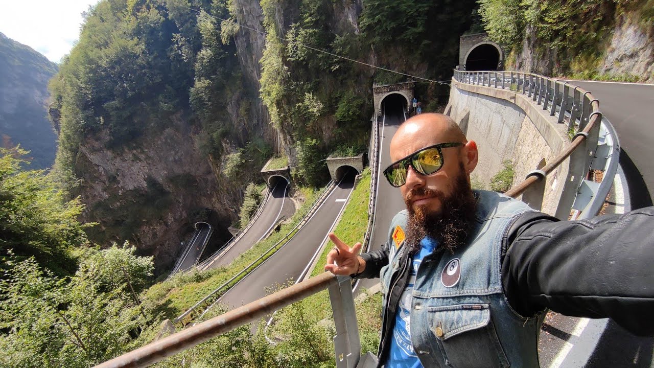 Passo San Boldo ,Una strada da fare almeno una volta nella vita... #harleydavidson #dynastreetbob