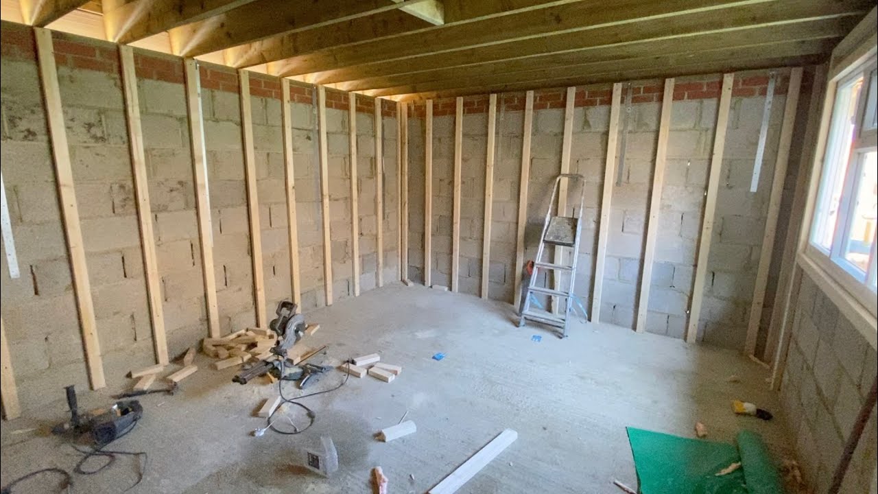 Обшивка внутренних стен садового офиса