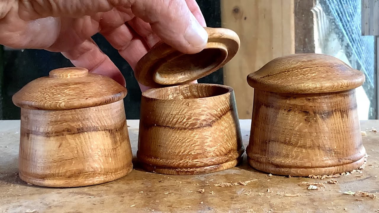 Richard Raffan turns a run of three crossgrain boxes