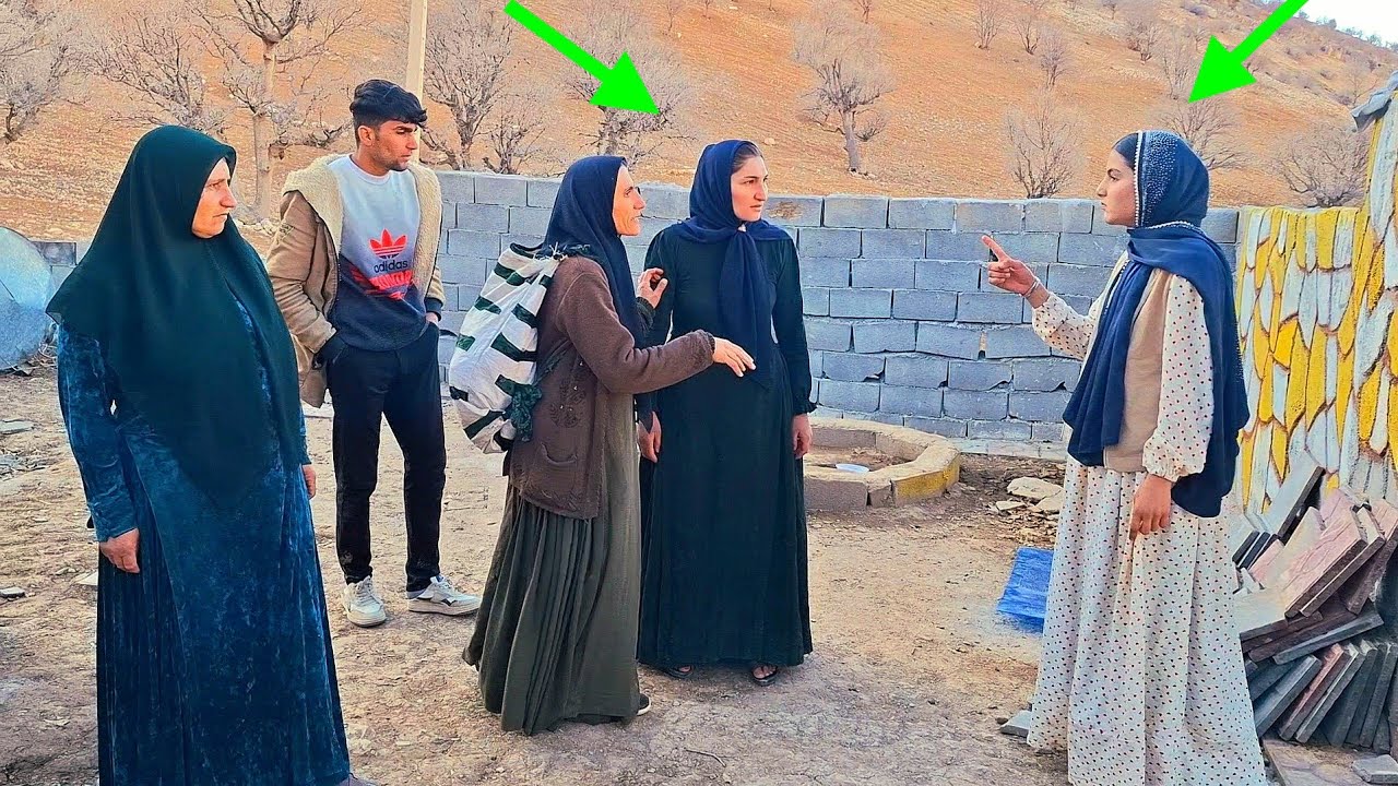 What fate did Elnaz's kindness and Reyhaneh's anger bring about as a single mother?