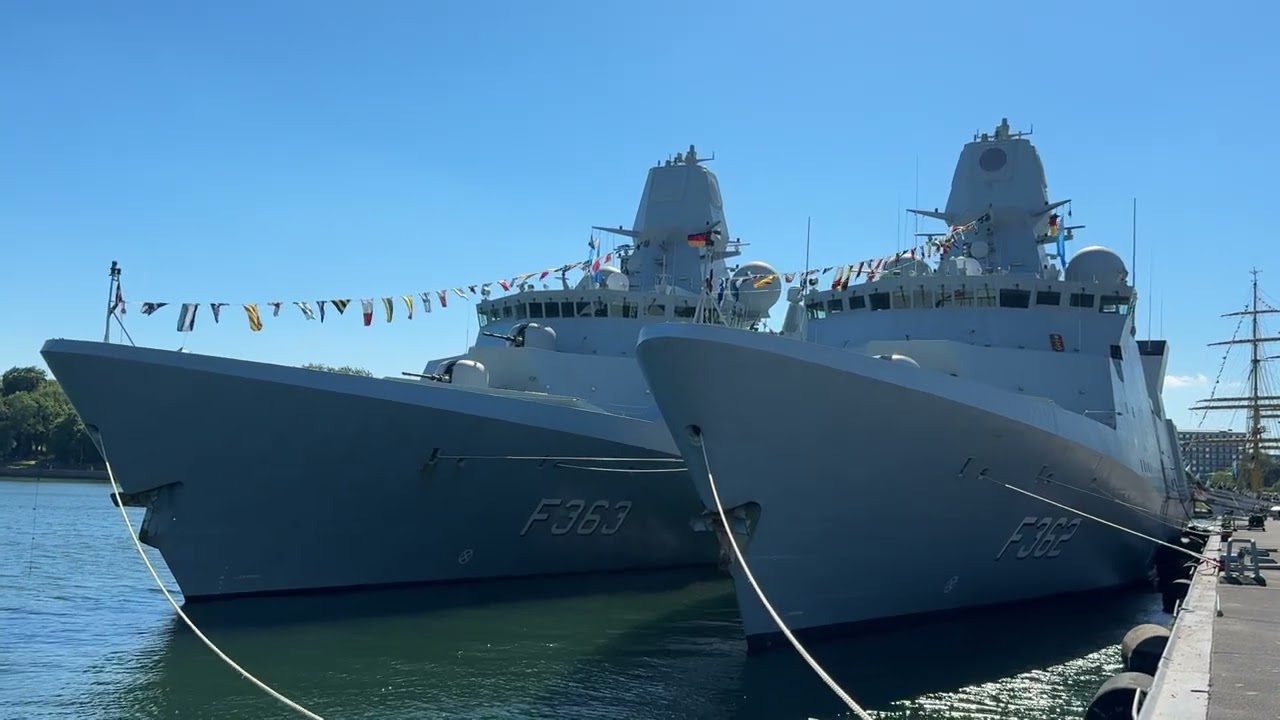 Датские фрегаты Peter Willemoes (F 362) и Niels Juel (F 363) военно-морск...