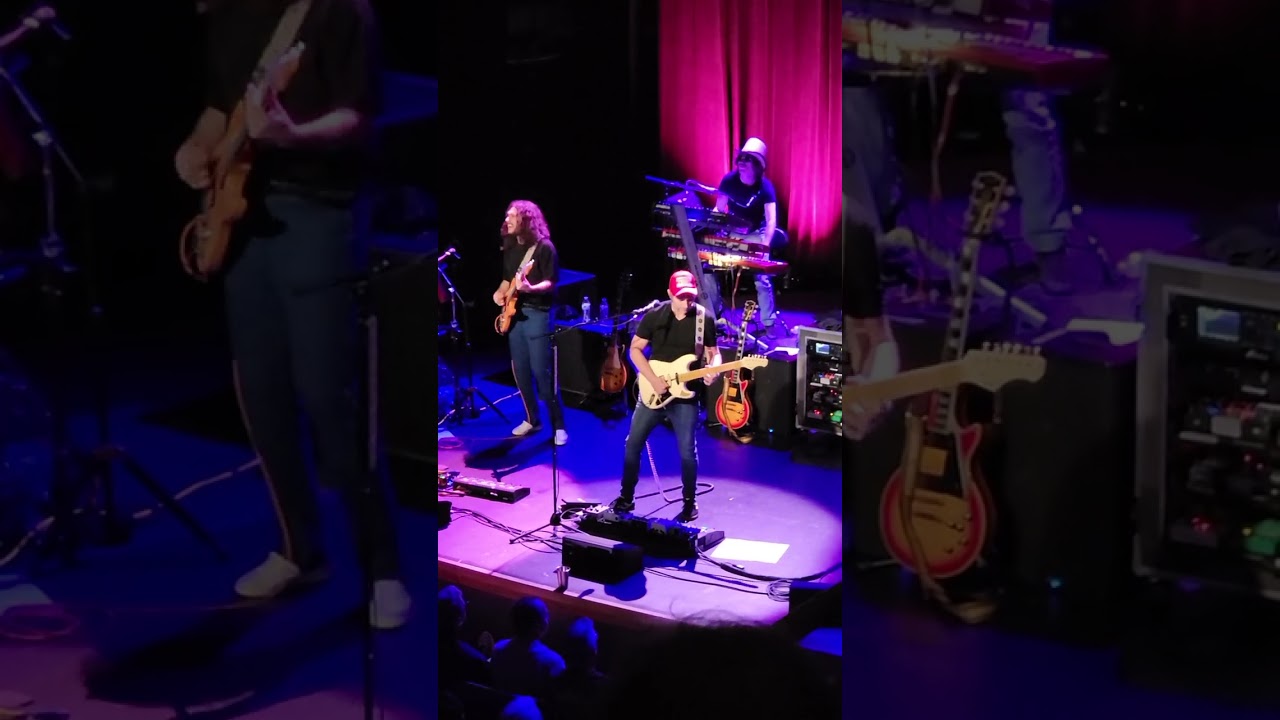 Dweezil Zappa at Revolution Hall in Portland.  Aug 9, 2024.  Sharleena