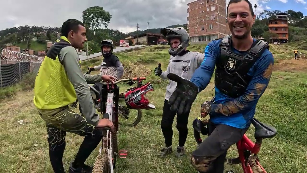 DOWNHILL MTB ⚠️  @ PRIMEROS HITS CHICKEN RACE 🏁 2025