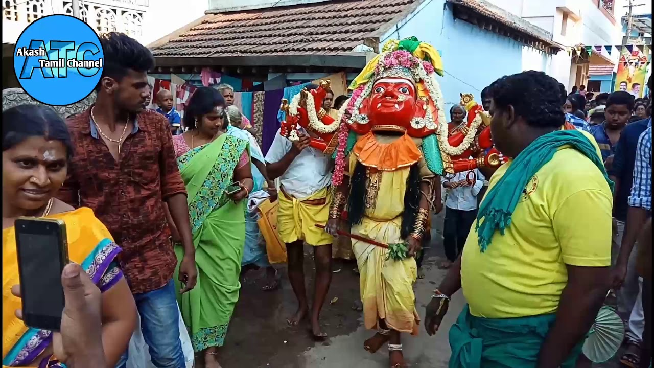 Ladies kaali kummiyattam