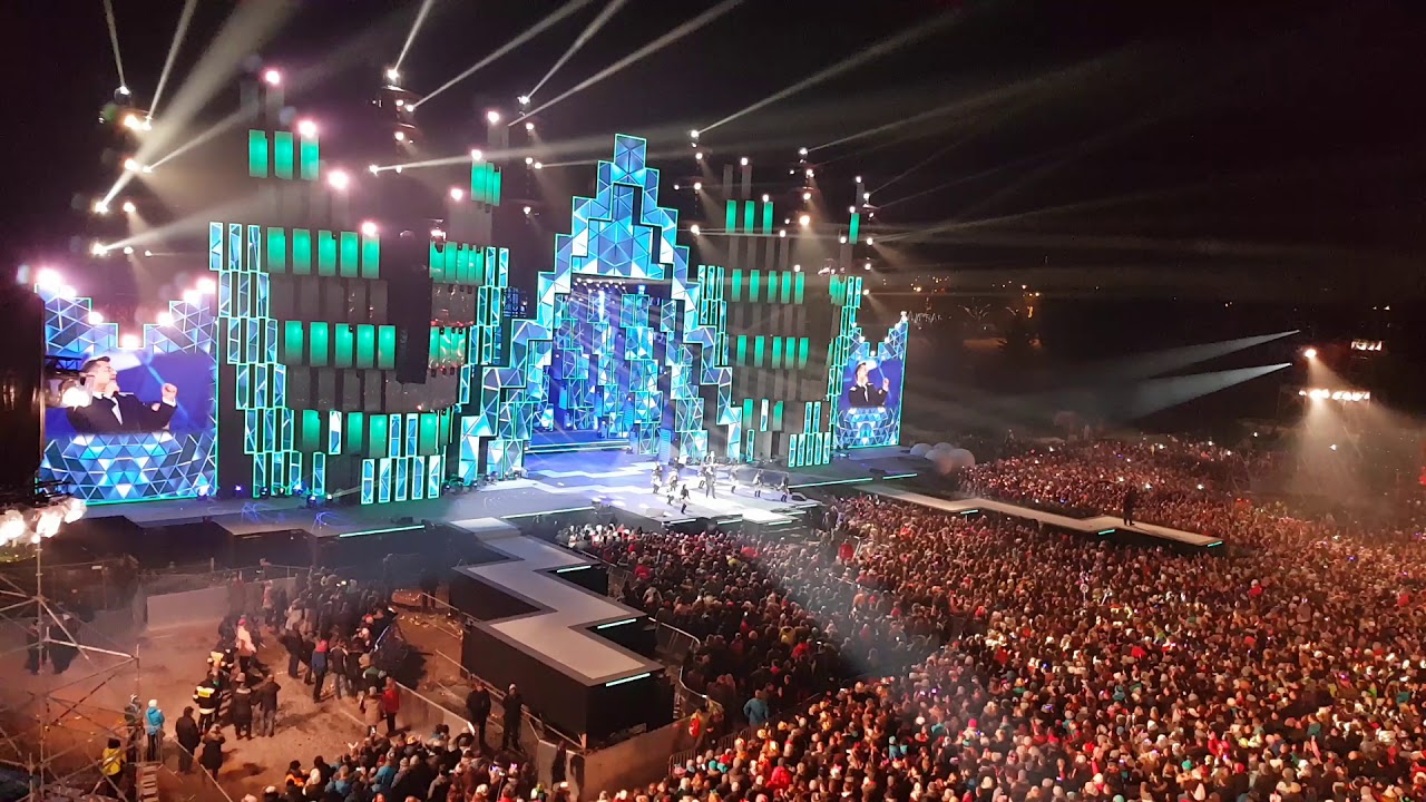 Przez Twe Oczy Zielone, Zenon Martyniuk - Akcent 
Sylwester Zakopane 2017/2018 HD