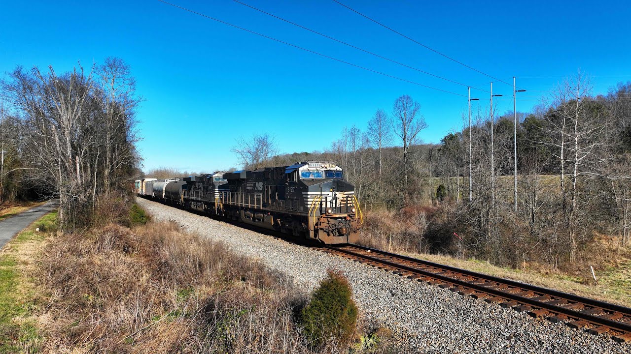 Norfolk Southern 167 coming out of the Roddy Tennessee siding 