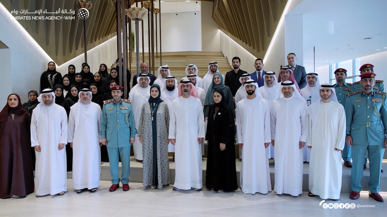 عمار بن حميد يكرم الفائزين في تحدي 