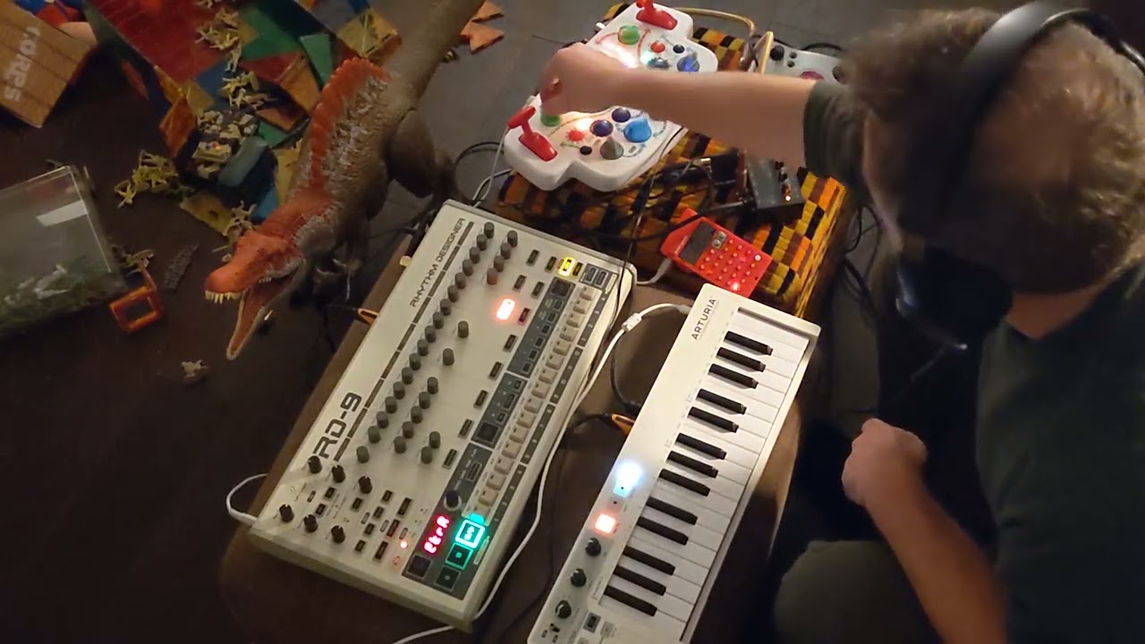 Retro DAWless breaks (129 bpm) with RD9 & Blipblox & P033 & Zoom G1 pedal