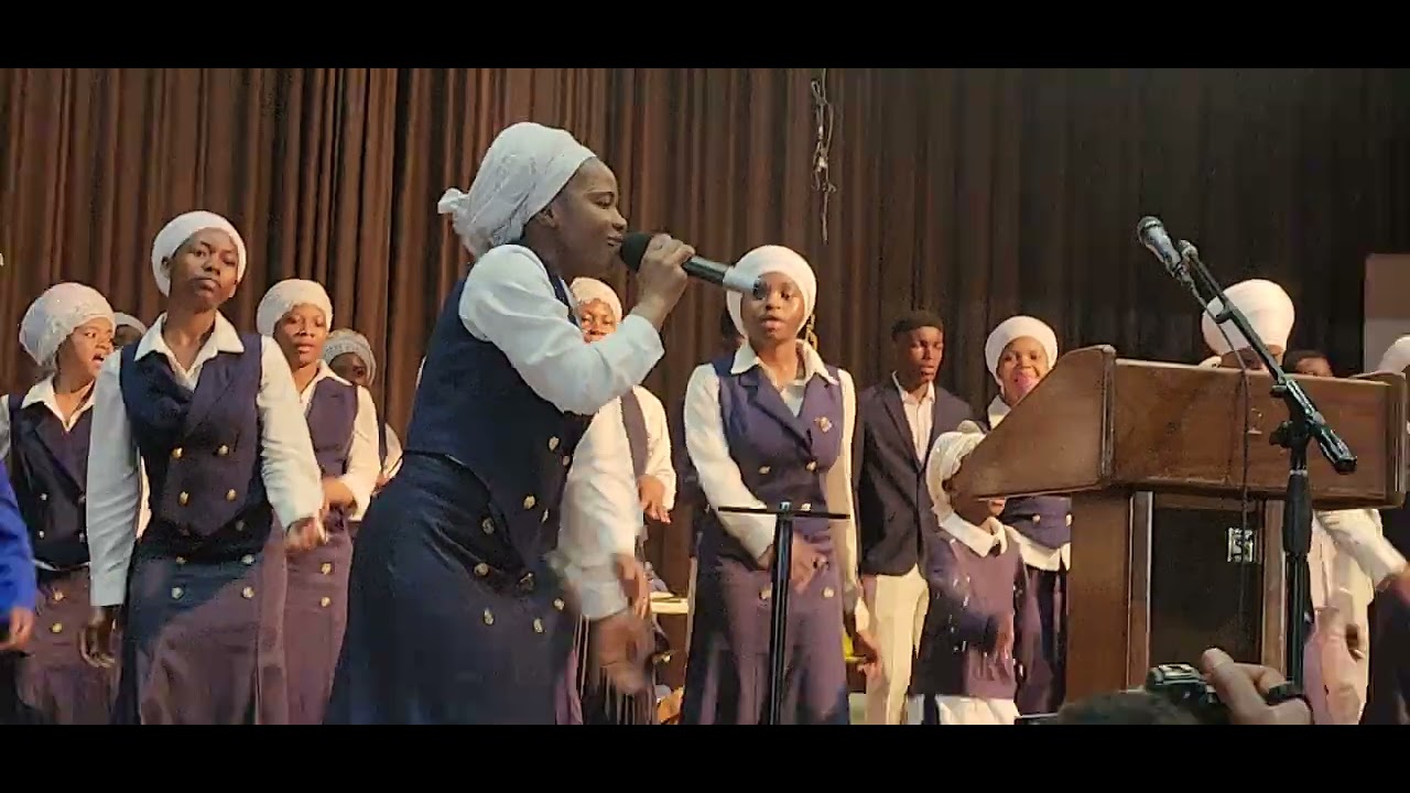 MORIA CHOIR wakiimba wimbo wao wa 4 kwenye mkutano wa pasaka pa Missouri