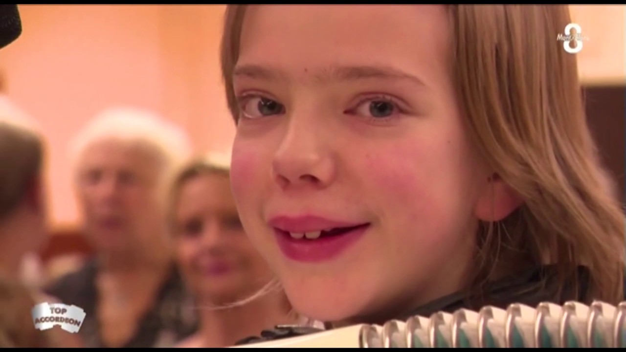 MADLYN : TIROLER FANTAISIE. SCHLAGER AKKORDEON. Enfant accordeon   Akkordeon Kind. Tiroler Musik.
