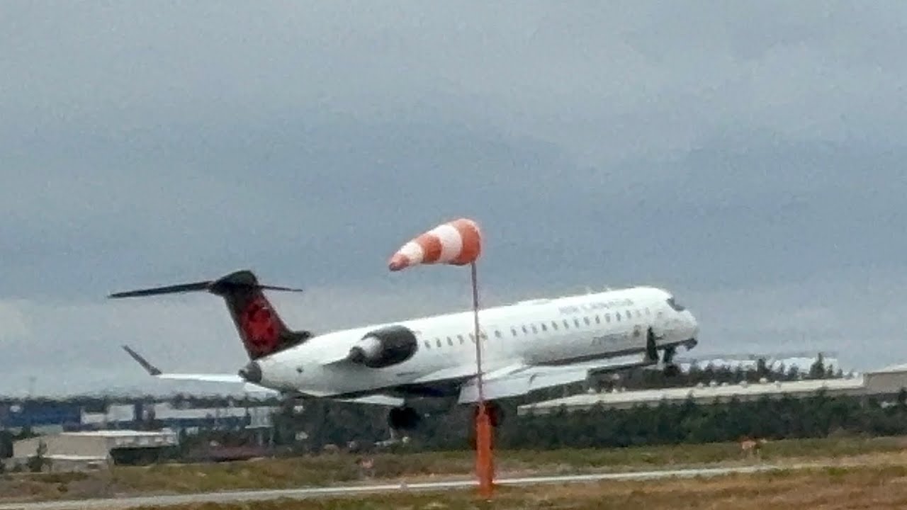 Jazz (Air Canada Express) Mitsubishi CRJ-900LR Landing in St. John's (YYT/CYYT)