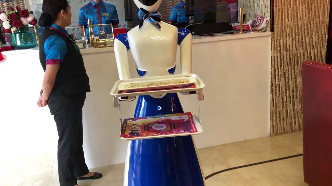 Robot Waiter.First time in Dubai@Drink and Spice Magics Restaurant.Dubai.