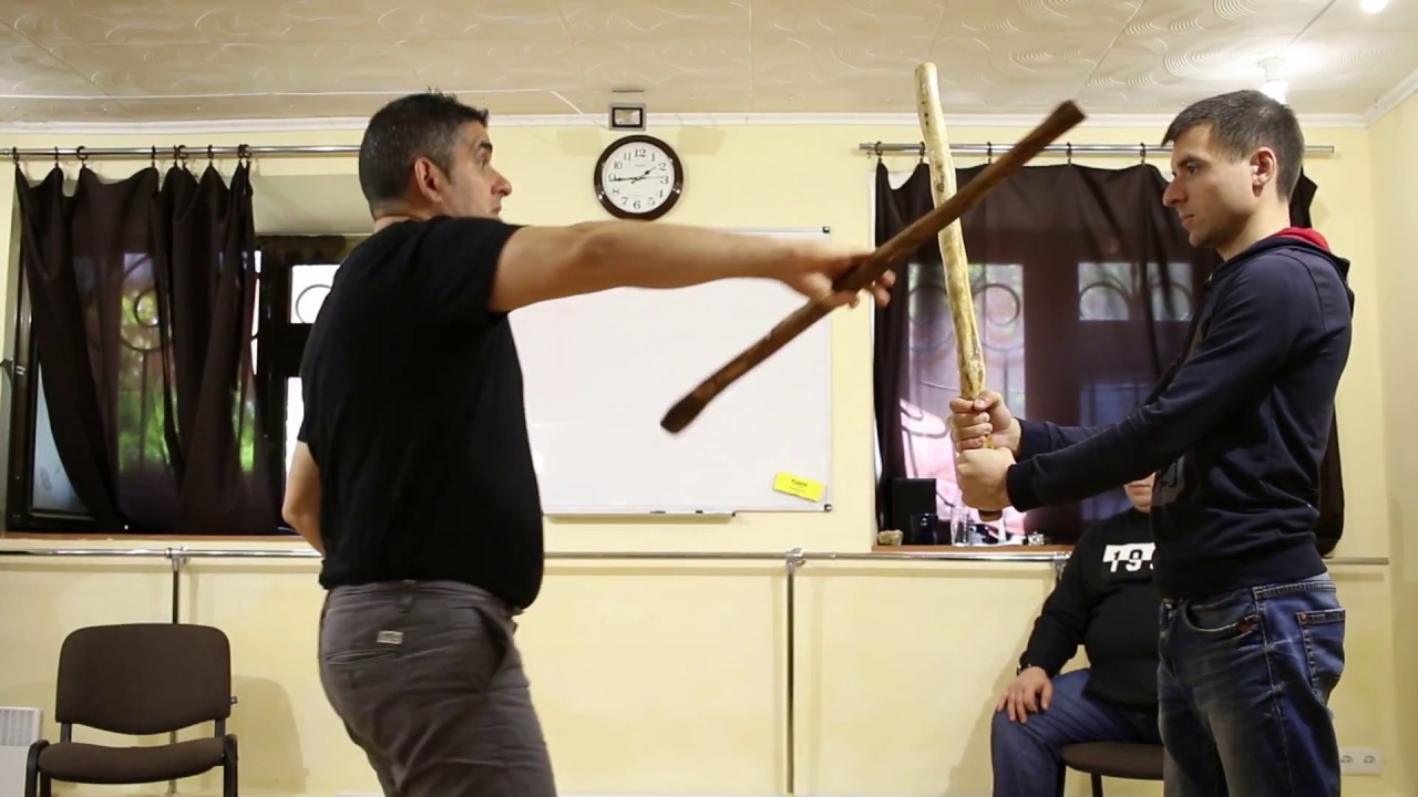 Doble golpe en un lado con Tolete. Potente golpe. Maestro Palmero Ramos. ESCUELA ACHINECH (España)