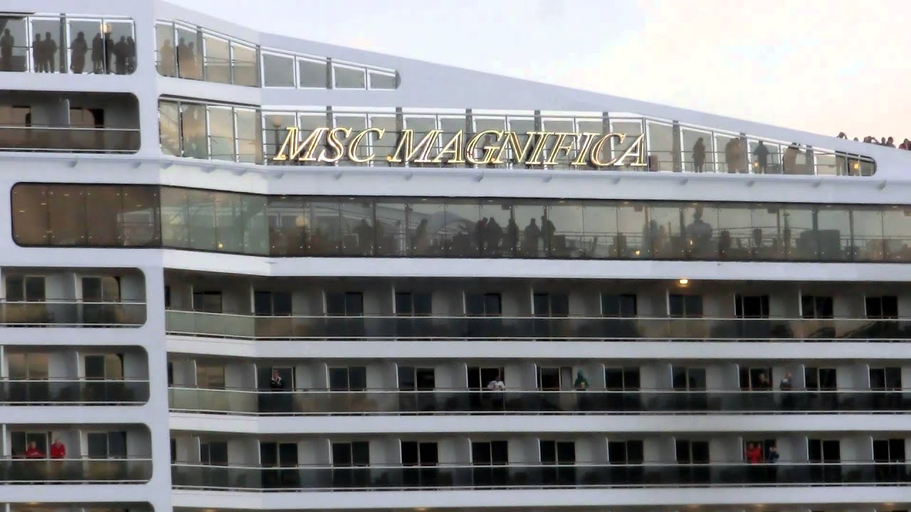 MSC Magnifica spielt Happy Birthday mit Nebelhorn beim Hafengeburtstag 2014