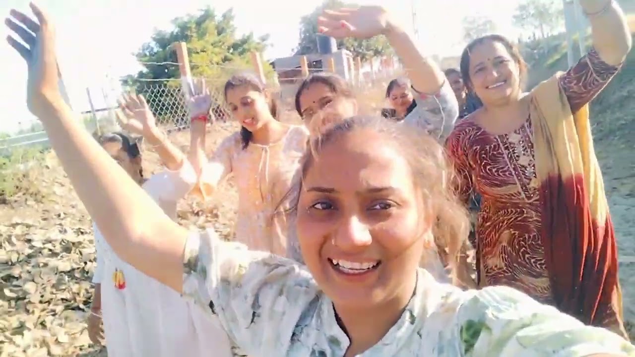 Family ❤️#minivlog #family #sathe#holi #like #subscribe 👍👍👍😁😁😁