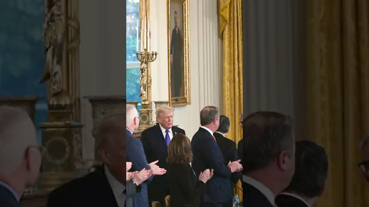 Trump Meets Oil CEOs at White House to Push Venezuela Plan