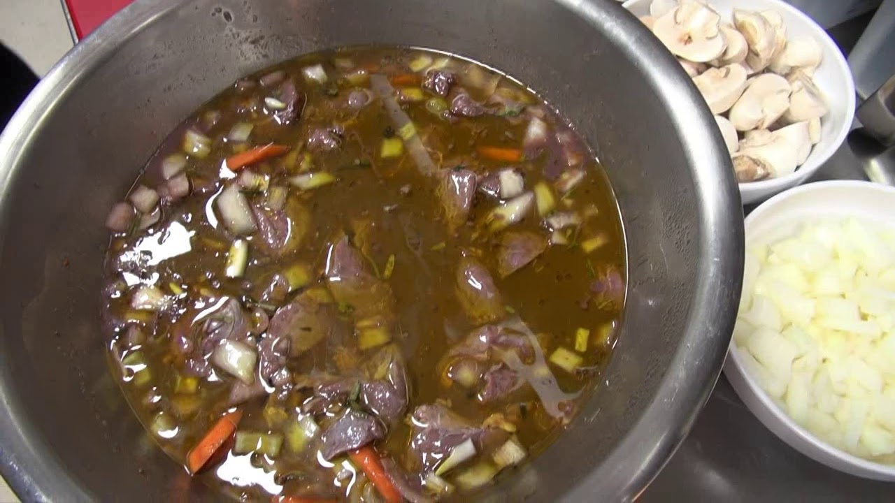 LAS RECETAS DE LA ROSTICERIA MARBELLA: Venado al Vino tinto