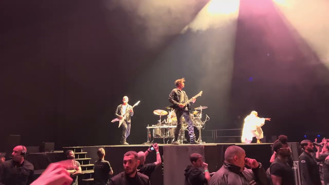 Parkway Drive - Intro + Carrion (Band enters through the crowd!) Live - Lyon 2025 Halle Tony Garnier